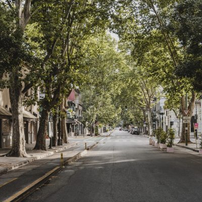 front-view-nice-street-city